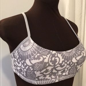Lululemon grey floral leaf print bra grey white